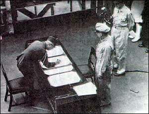 日本大本营代表梅津美治郎签字。