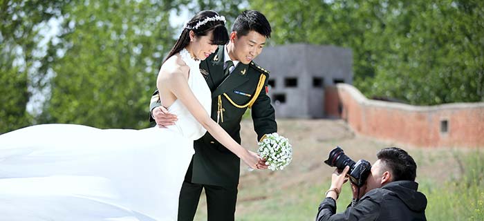 军人拍婚纱照_民国军人拍婚纱照图片