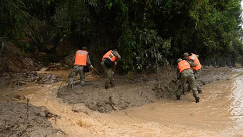 广东多地出现洪涝灾情 部队官兵全力进行抢险救援