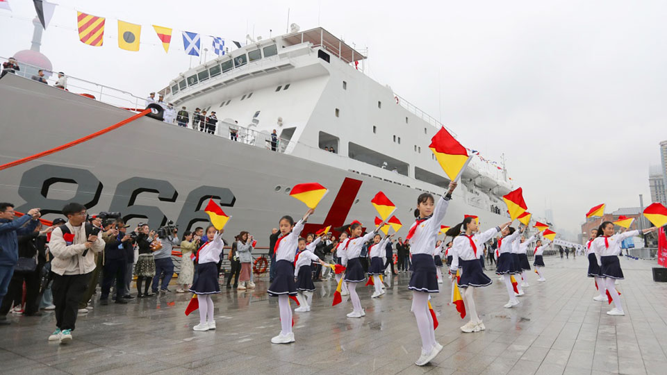 海军成立纪念日舰艇开放活动在上海举行